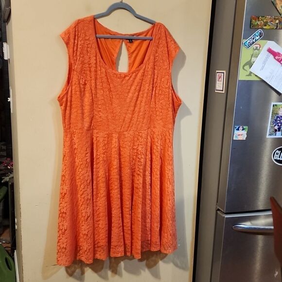 Beautiful Torrid dress Size 5 - Picture 1 of 4